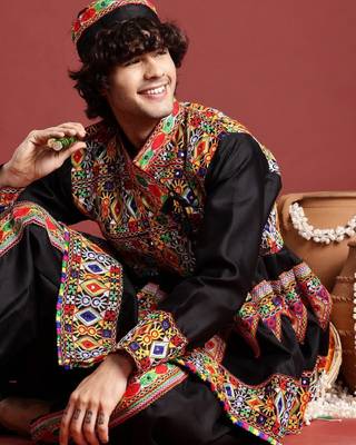 Men ethnic motifs embroidered pleated mirror work kediya set with cap & dandiya 1