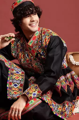 Men ethnic motifs embroidered pleated mirror work kediya set with cap & dandiya