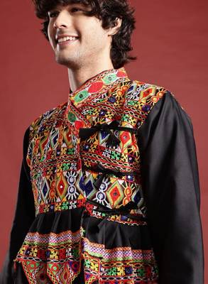 Men ethnic motifs embroidered pleated mirror work kediya set with cap & dandiya 2