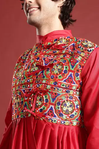 Ethnic motifs embroidered angrakha navaratri kediya set with dandiya & cap - free size