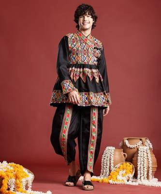 Men ethnic motifs embroidered pleated mirror work kediya set with cap & dandiya 3