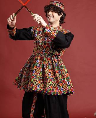 Ethnic motifs embroidered angrakha navaratri kediya set with dandiya & cap - free size 1
