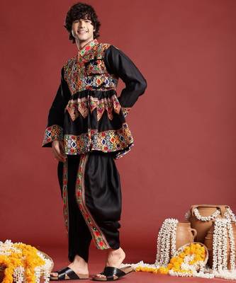 Men ethnic motifs embroidered pleated mirror work kediya set with cap & dandiya 4