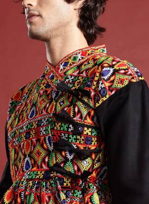 Ethnic motifs embroidered angrakha navaratri kediya set with dandiya & cap - free size 2