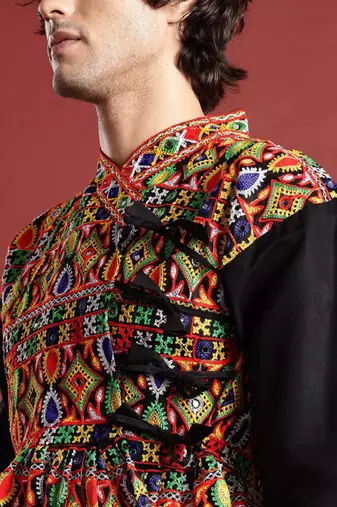 Ethnic motifs embroidered angrakha navaratri kediya set with dandiya & cap - free size
