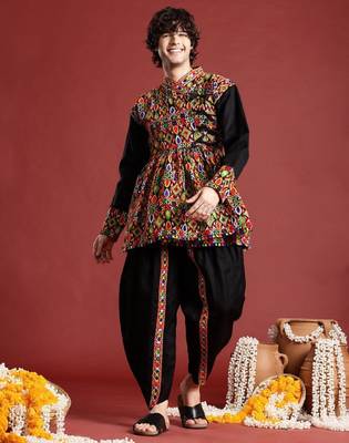 Ethnic motifs embroidered angrakha navaratri kediya set with dandiya & cap - free size 3