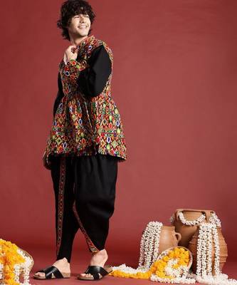 Ethnic motifs embroidered angrakha navaratri kediya set with dandiya & cap - free size 4