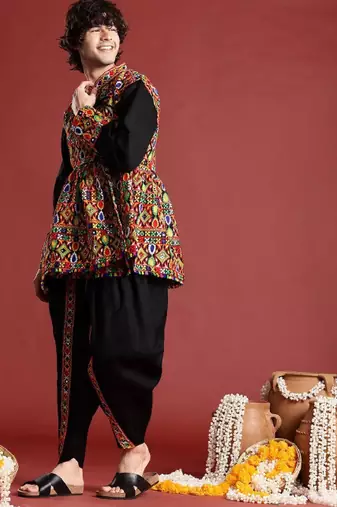 Ethnic motifs embroidered angrakha navaratri kediya set with dandiya & cap - free size