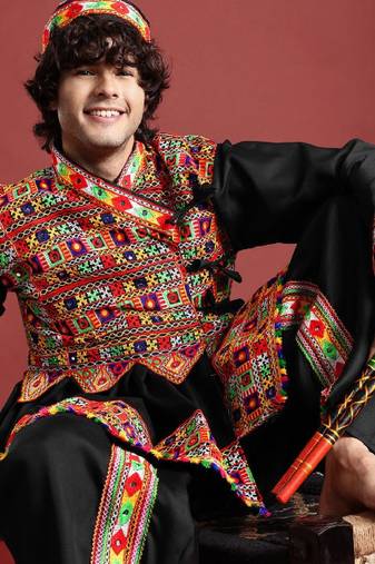 Ethnic motifs embroidered angrakha navaratri kediya set with dandiya & cap - free size