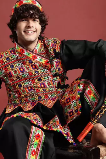 Ethnic motifs embroidered angrakha navaratri kediya set with dandiya & cap - free size
