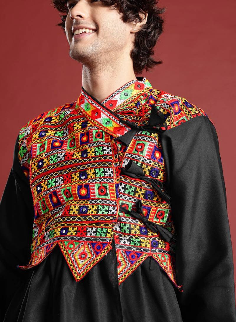 Ethnic motifs embroidered angrakha navaratri kediya set with dandiya & cap - free size