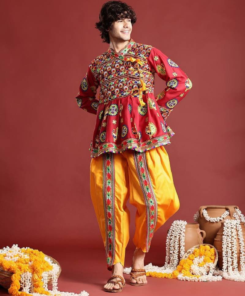 Men ethnic motifs embroidered pleated mirror work kediya set with cap & dandiya - free size