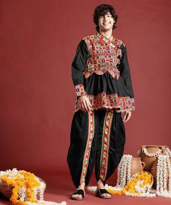 Ethnic motifs embroidered angrakha navaratri kediya set with dandiya & cap - free size 3