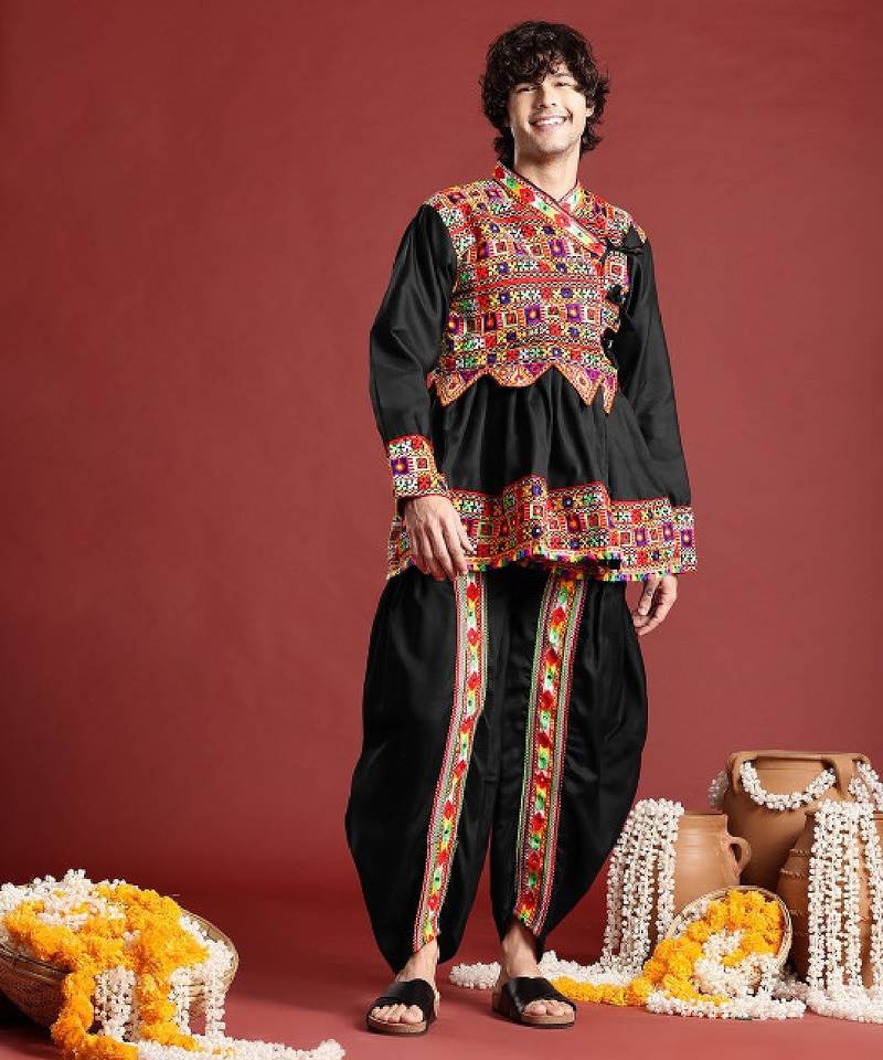 Ethnic motifs embroidered angrakha navaratri kediya set with dandiya & cap - free size