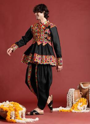 Ethnic motifs embroidered angrakha navaratri kediya set with dandiya & cap - free size 4