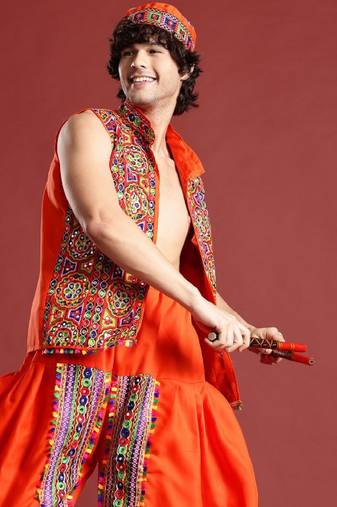 Men ethnic motifs embroidered mirror work kediya set with cap & dandiya - free size