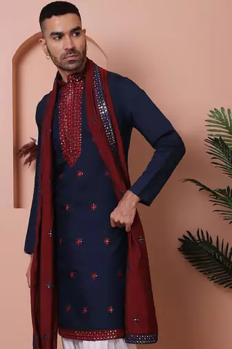 Floral embroidered chikankari mandarin collar kurta