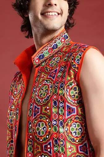 Men ethnic motifs embroidered mirror work kediya set with cap & dandiya - free size
