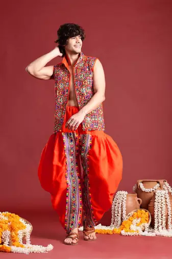 Men ethnic motifs embroidered mirror work kediya set with cap & dandiya - free size