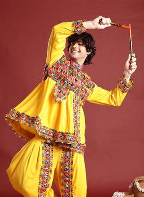 Ethnic motifs embroidered angrakha navaratri kediya with dhoti pants & dandiya - free size 1