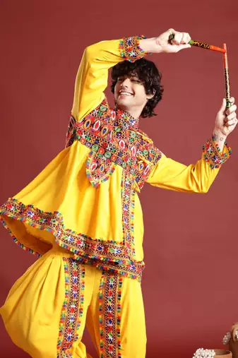 Ethnic motifs embroidered angrakha navaratri kediya with dhoti pants & dandiya - free size