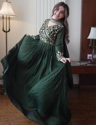 Green silk blend embroidered flared gown set 2