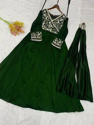 Green silk blend embroidered flared gown set 4