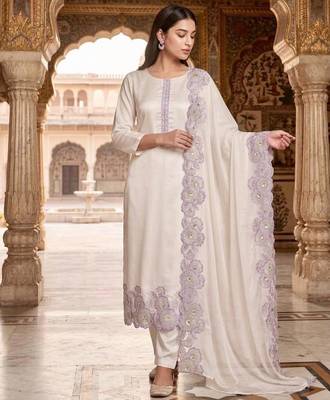 Off-white silk blend embroidered kurta set 4