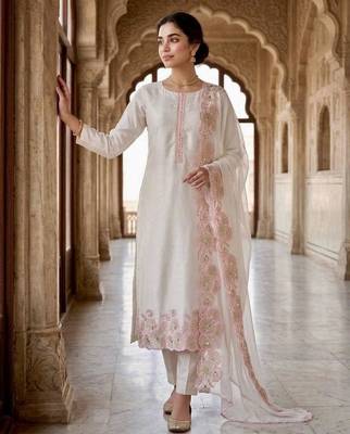 Off-white silk blend embroidered kurta set 2