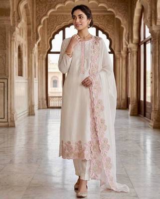 Off-white silk blend embroidered kurta set 4