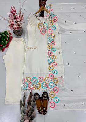 Off-white silk blend embroidered kurta set 2