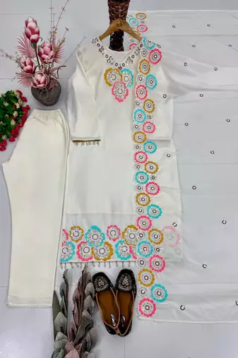 Off-white silk blend embroidered kurta set