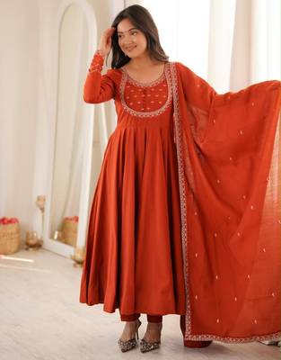Dark-orange silk blend embroidered flared gown set 1