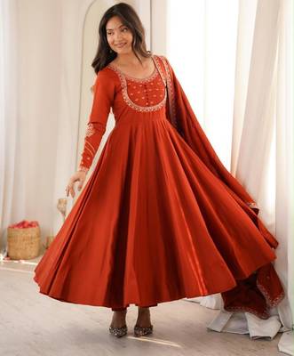 Dark-orange silk blend embroidered flared gown set 2