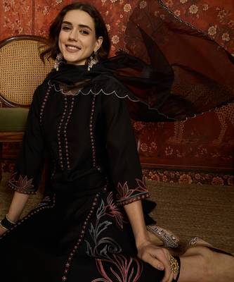 Black embroidered silk blend 3-piece suit set 4