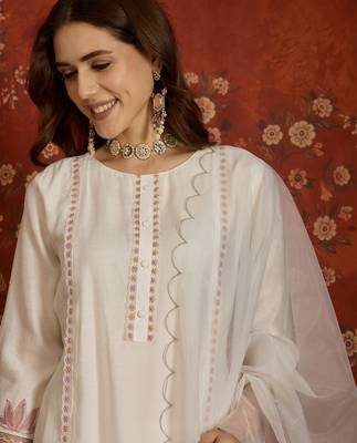 Off white embroidered silk blend 3-piece suit set 5