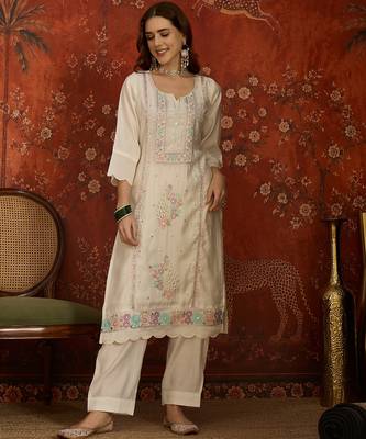 Off white embroidered silk 3-piece suit set 1