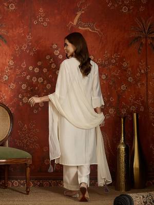 Off white embroidered silk 3-piece suit set 2