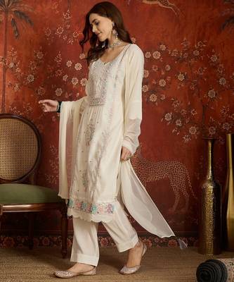 Off white embroidered silk 3-piece suit set 3