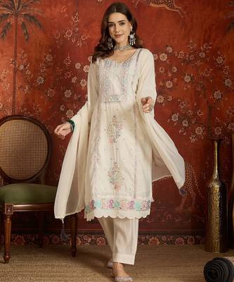Off white embroidered silk 3-piece suit set 4