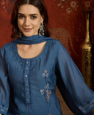 Blue embroidered chanderi silk 3-piece suit set 4