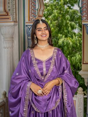 lavender zari thread embroidered lehenga set 4