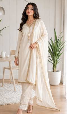 Off-white glass satin mirror work kurta with pant and dupatta 4
