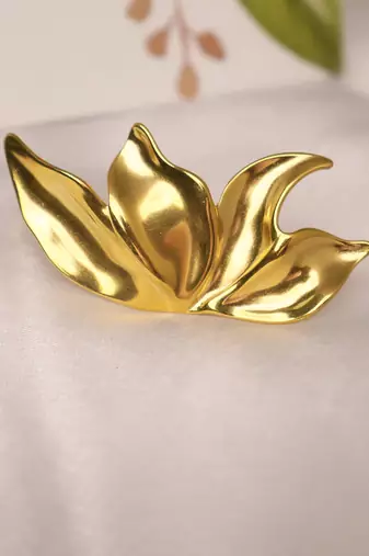 Gold tone leaf statement ring
