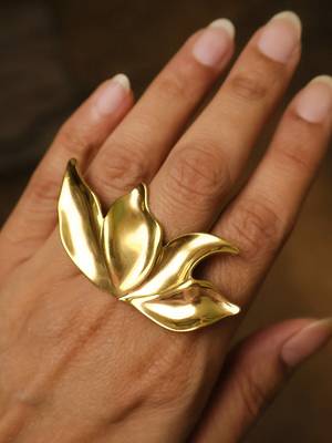 Gold tone leaf statement ring 2