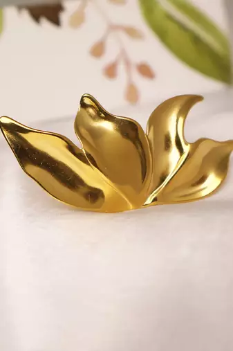 Gold tone leaf statement ring