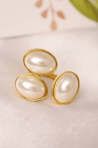 Gold tone pearl statement ring
