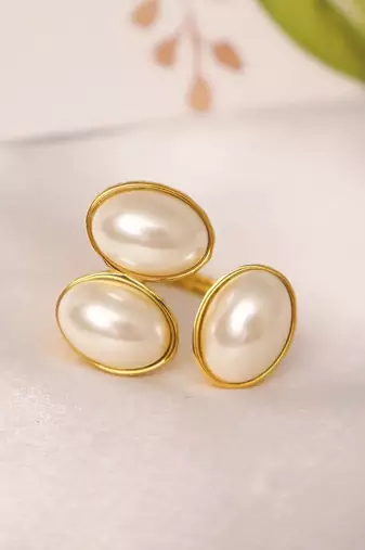 Gold tone pearl statement ring