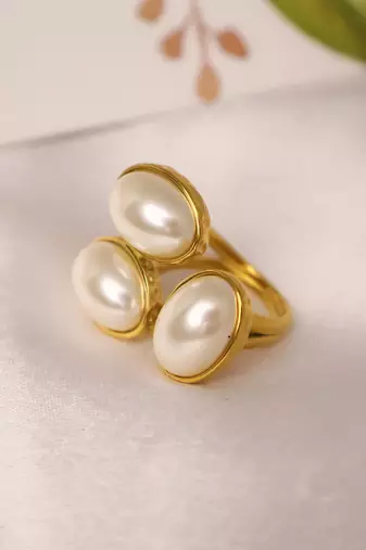 Gold tone pearl statement ring