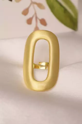 Oval gold tone statement ring